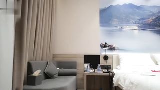 【69堂午夜视频】舌吻摸奶调情洗完澡后入骑乘猛操，性感大屁股上下套弄