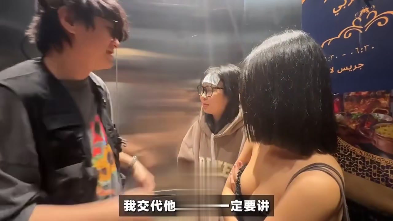 【69堂午夜视频】街头打包短发巨乳妹回家_在原配面前上演活春宫