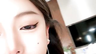 【69堂午夜视频】西奶带好闺蜜一起直播被大哥玩双飞，全程露脸黑丝情趣，淫声荡语口交大鸡巴， 被大哥各种蹂躏爆草叫爸爸