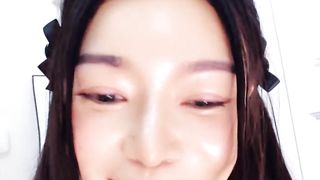 【69堂午夜视频】有气质的极品少妇，全露脸无毛白虎逼跟狼友撩骚互动，道具抽插骚穴特写展示，把自己搞喷了，精彩刺激别错过