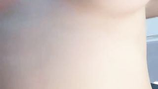 【69堂午夜视频】颜值很高的校花女神才艺女主播来大姨妈了还在发骚，全程露脸大跳艳舞诱惑，制服洗澡刺激狼友，紫薇逼逼流血11454