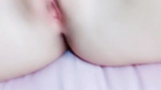 【69堂午夜视频】乖女儿又来了全程露脸跟妈妈一起大秀直播，被妈妈扒光了吃奶玩逼AV棒摩擦阴蒂，特写展示粉嫩还没几根毛毛