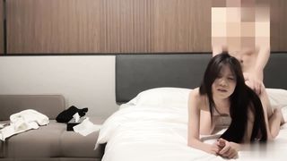 【69堂午夜视频】体重只有”86斤，一直推荐我找个丰满的说两个瘦的一起做不舒服，屁股挺翘