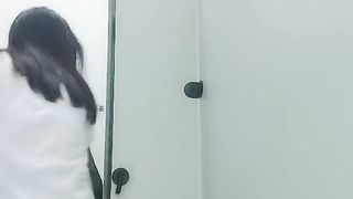 【69堂午夜视频】公司女白领上班时间陪狼友骚一下，逼里塞着跳蛋自慰跑到厕所脱光给狼友看，听狼友指挥揉骚奶子撅着屁股看逼