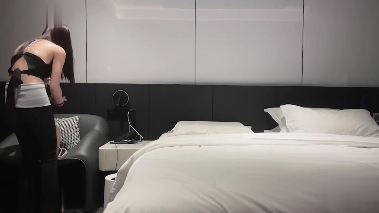 【69堂午夜视频】双腿纤细修长，抱起来一顿爆操，冲刺的时候能明显感觉到小穴抽搐伸缩