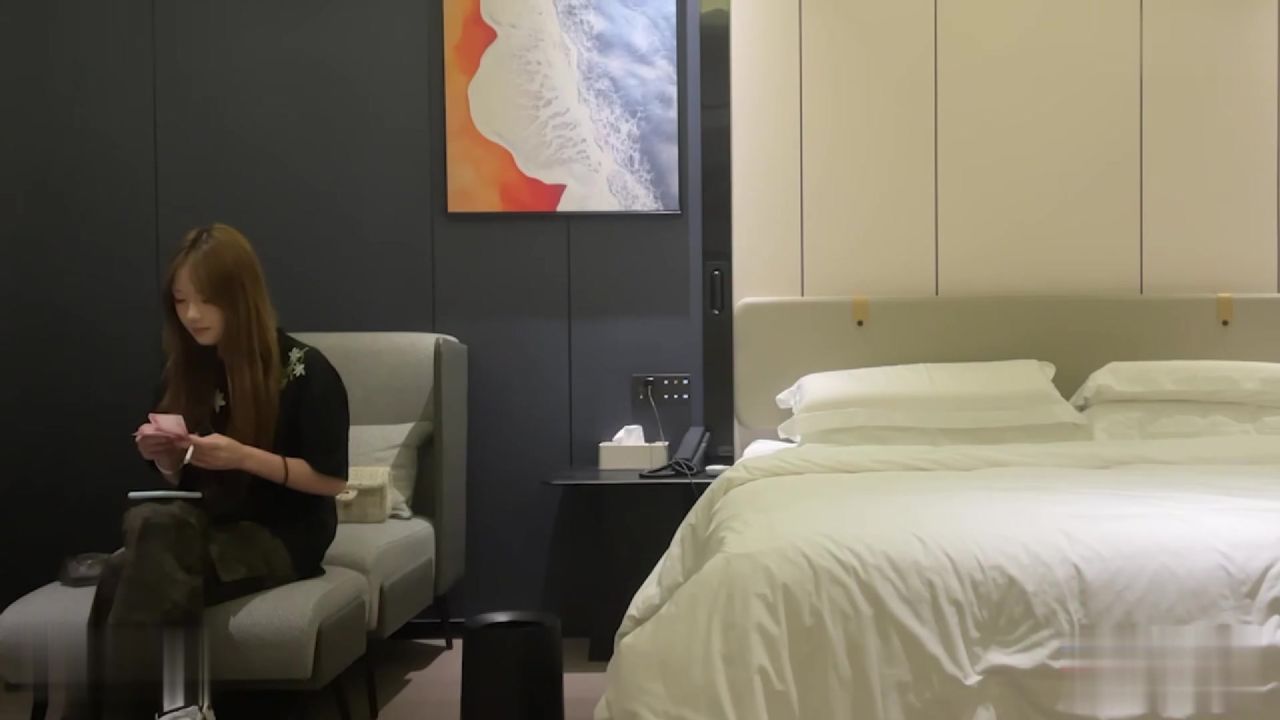 【69堂午夜视频】性格开朗，满背纹身非常酷，口活很好性欲强，操得表情丰富