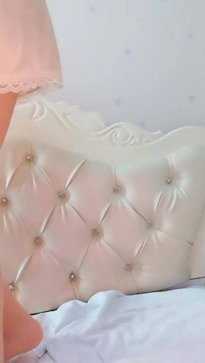 【69堂午夜视频】温柔型高颜值甜美女神，开档肉丝美腿，翘起屁股掰穴，跳蛋震动肥穴，手指扣弄低低呻吟，近距离特写诱惑