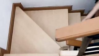 疯狂姐妹花全程露脸一起伺候大鸡巴，69口交棒棒哒，看好姐妹激情上位被草，浪叫呻吟不止，精彩刺激不要错过