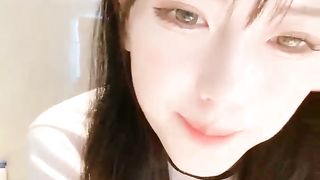 【69堂午夜视频】顶级网红女神来袭！浴缸湿身极度诱惑！性感情趣露奶装，坐在浴缸里玩水，自摸扣穴，无毛小穴超诱人