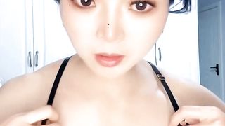 【69堂午夜视频】颜值不错的小少妇跟大哥激情啪啪，口活棒棒哒深喉舔弄大鸡巴，激情上位让大哥吃奶抠逼无套爆草内射中出好骚