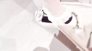 【69堂午夜视频】接年幼的妹妹钢琴课下课,利用她“少女心”哄骗去萌萌哒儿童房,借机揉捏粉嫩小阴蒂淫水拉丝,暴力猛插可爱小嫩穴