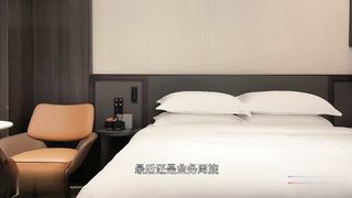 【69堂午夜视频】脱了衣服周旋好久才答应退钱，后边换了个夹子音JK妹子，黑丝加攻速夹子音叠暴击，中间偷偷拔套还差点被发现