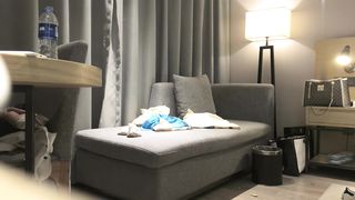 【69堂午夜视频】长腿御姐3000一炮男爵觉得不值，御姐自降逼价恳请留下