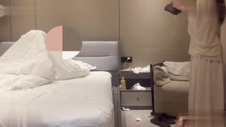 【69堂午夜视频】今天约了一个刚下海，长裙在身仙气飘飘，口活很稚嫩，各种姿势轮番上演