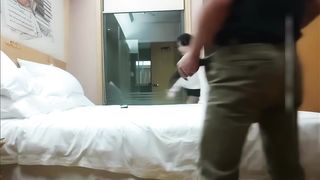 【69堂午夜视频】进门香蕉塞下体再点根烟塞B里