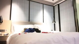 【69堂午夜视频】黑丝OL少妇，床上放荡无比，含住鸡巴就舍不得松嘴