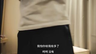 【69堂午夜视频】黑色皮衣妹高颜妹子神似张碧晨空姐制服换上挺诱人