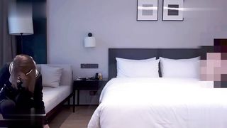 【69堂午夜视频】今天约了一个很温柔的白虎妹口活特别好镜头前连续深喉讲话很嗲叫声很骚从最开始爽叫被我操到惨叫