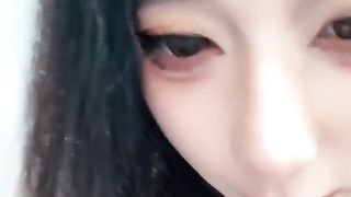 【69堂午夜视频】巨乳精神小妹舔屌吞精取悦金主爸爸