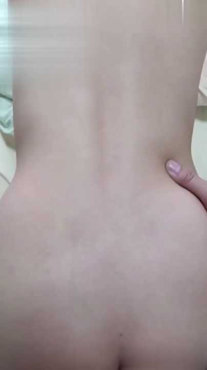 【69堂午夜视频】表弟趁着表姐夫不在家勾引表姐抓着表姐的奶子按着操姐姐叫声太淫荡了