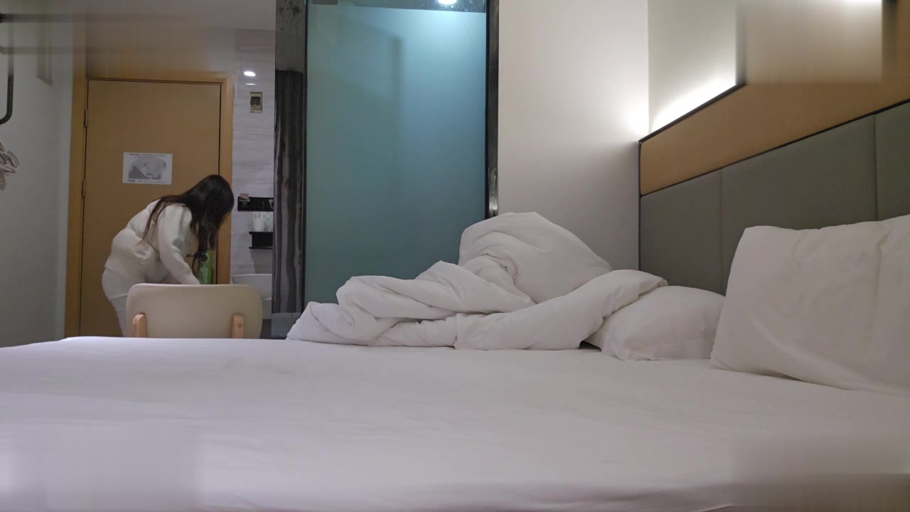 【69堂午夜视频】18岁的小嫩妹纯素颜很漂亮可爱逼真的是非常紧鸡巴放进去就满满的包裹感
