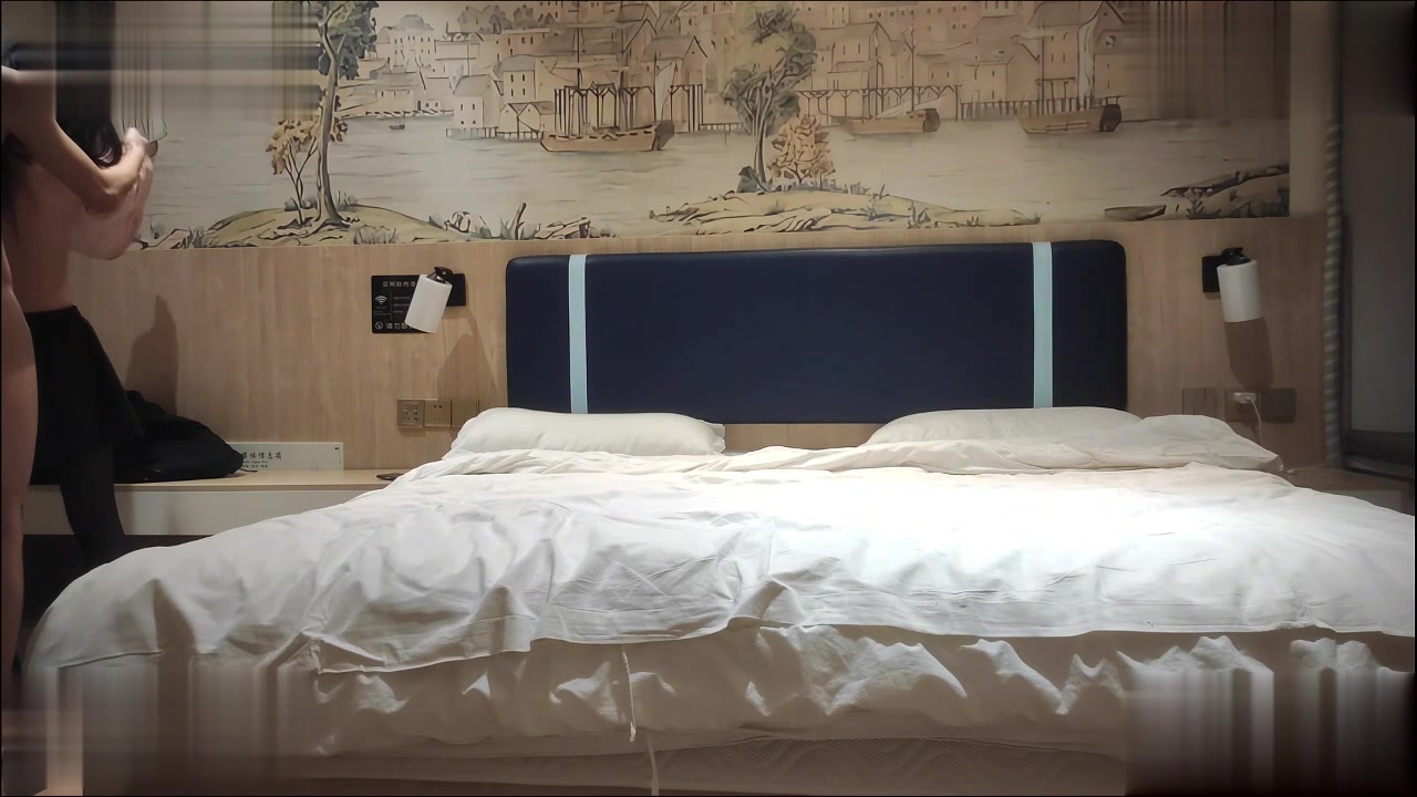 【69堂午夜视频】今天约了个清纯美少女口活非常好抱着我的腿直接深喉叫声也很好听奶子粉嫩挺拔身材非常好皮肤雪白让人欲罢不~1