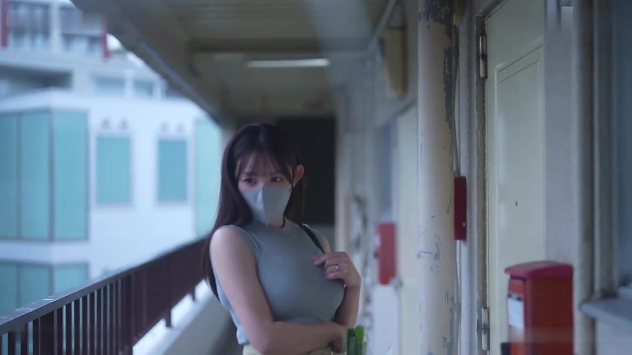 【69堂午夜视频】隔壁住着一位变态老男人，因长期揉捏乳头而开发出的睡夺美乳妻子