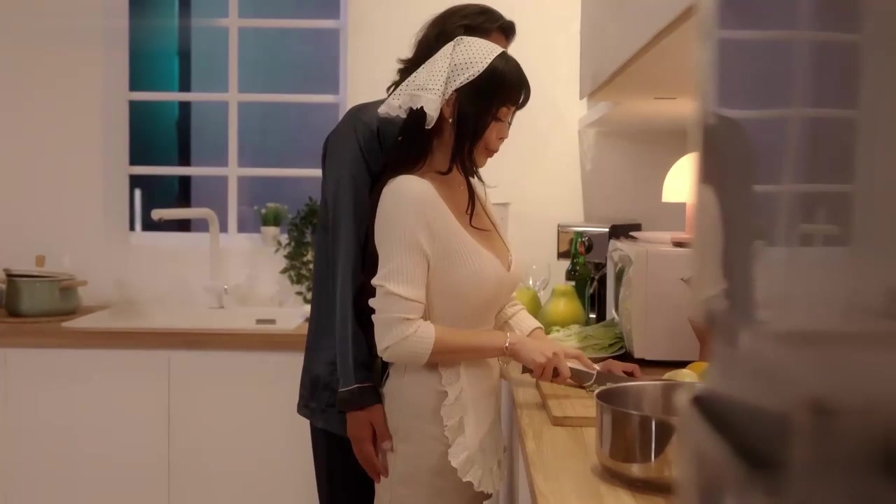 【69堂午夜视频】家族乱伦中秋破处夜一家开操万家赏穴香
