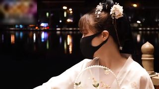 【69堂午夜视频】古装极致户外漏出摄影师被撩的受不了直接开干