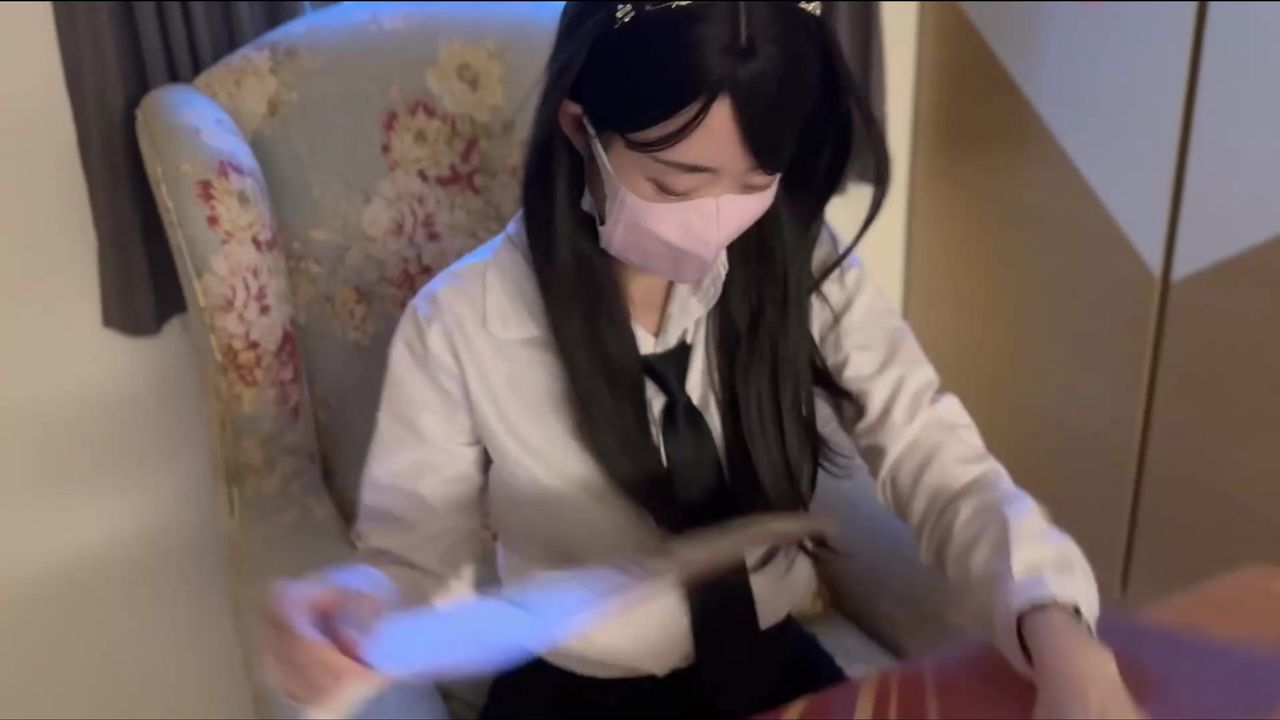 【69堂午夜视频】上班偷懒的女职员被老板狠狠教训了一顿