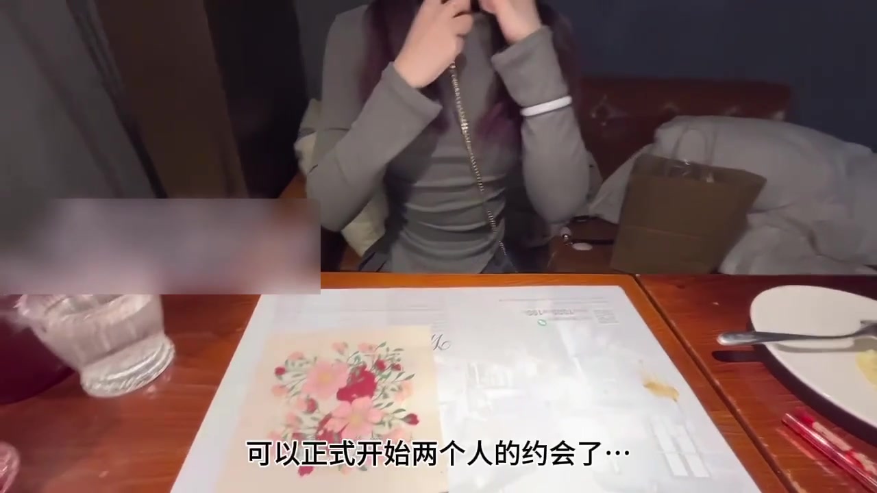 【69堂午夜视频】去餐厅约会吃饭没想到金主居然在店里就要玩出发前还在家练习了一会足交结果到哪发现是要我舔鸡巴