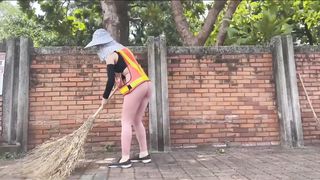 【69堂午夜视频】邀请清洁队志工阿姨回家喝水