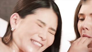 【69堂午夜视频】娇小伊芙与性感亚裔女优片山梨花子