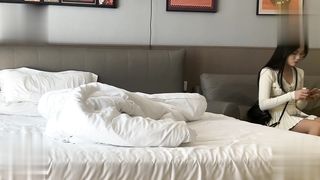 【69堂午夜视频】很嫩的学生妹妹妹妹皮肤又白又特别嫩感觉可以掐出水大腿摸起来滑滑的感觉好像没怎么被操过