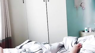 【69堂午夜视频】我的JK骚女友全自动取精