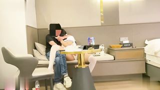 【69堂午夜视频】叫声听着很舒服，各种姿势都能满足，足足干了一个小时