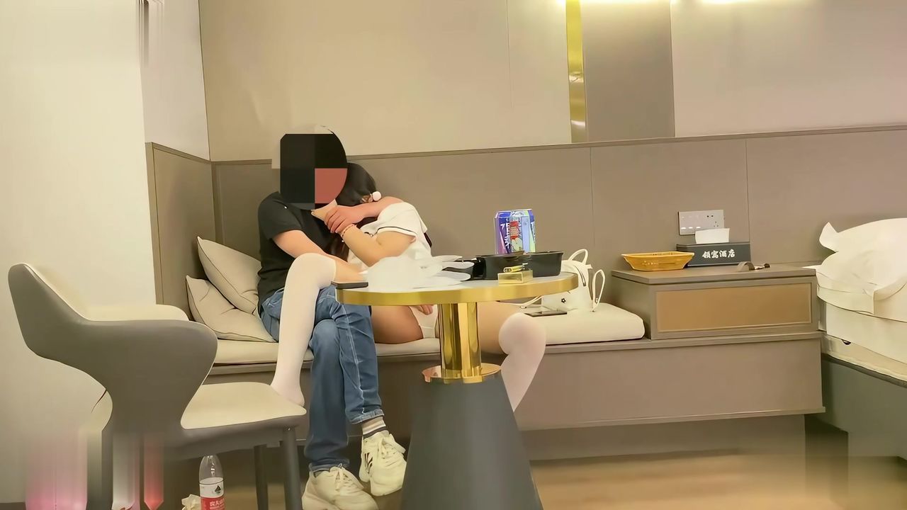 【69堂午夜视频】叫声听着很舒服，各种姿势都能满足，足足干了一个小时