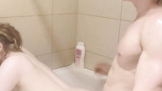 【69堂午夜视频】浴室后入打桩肥臀骚货
