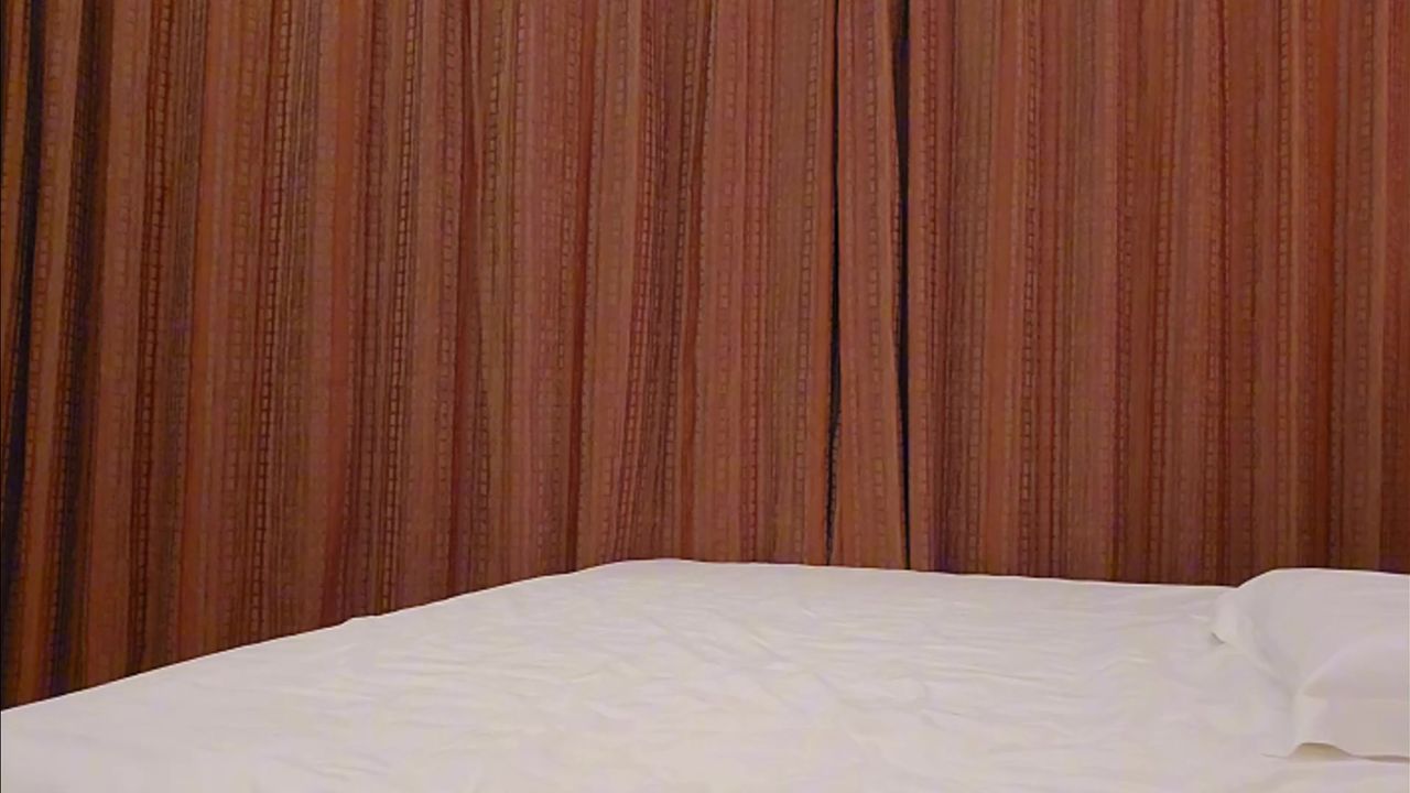 【69堂午夜视频】刚成年的妹妹让她换上丝袜各种姿势抽插妹妹舒服的脚一直在动