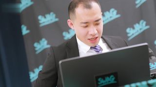 【69堂午夜视频】斑斑跳蛋遙控與桌腳下口交中出色誘成為棒球啦啦隊長的心機手段